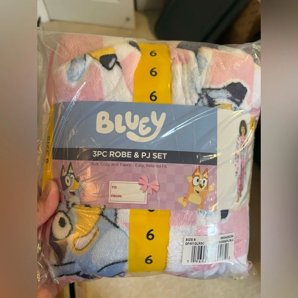 Girls Bluey Pajama and Robe Set - Picture 9 of 9